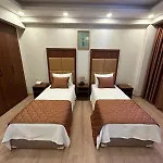 Hotel Keeper