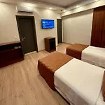 Hotel Keeper