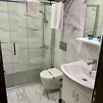 Hotel Keeper