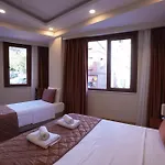 Hotel Keeper Istanboel