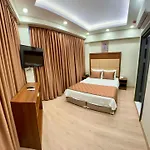 Hotel Keeper